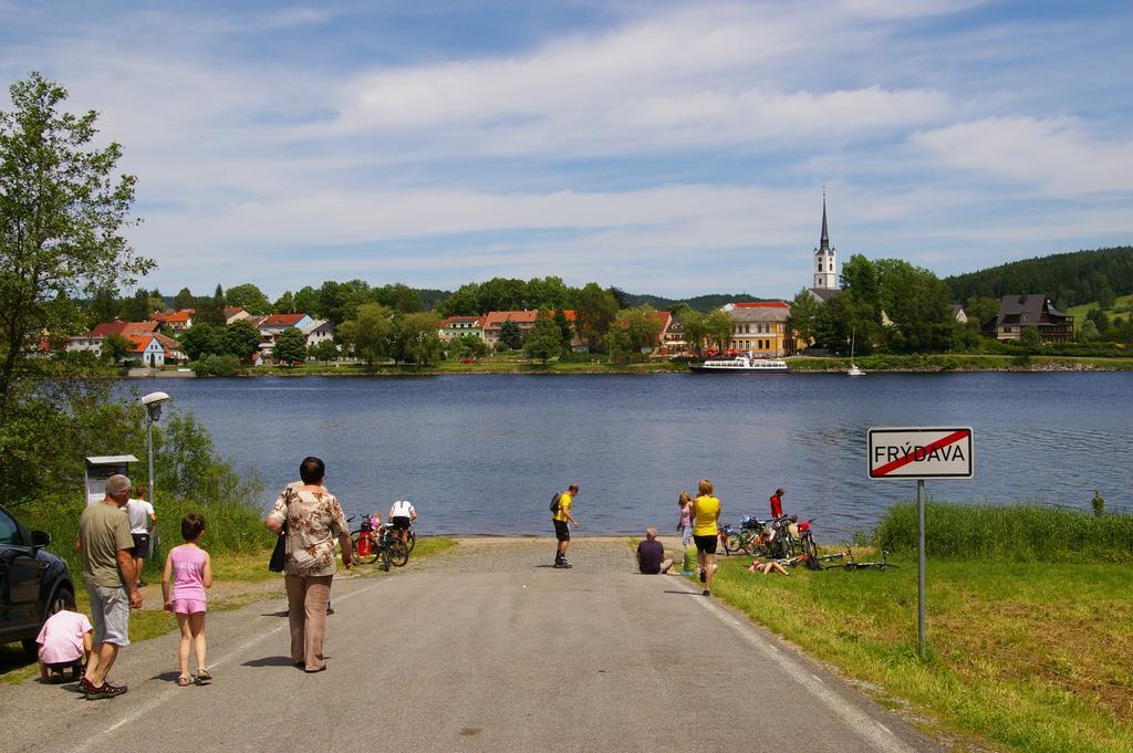 Penzion U Lipna เชดนีวีตอน ภายนอก รูปภาพ